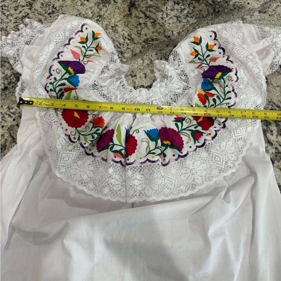 Mexican Short Sleeve Floral Embroidered Ruffle Neckline Blouse Women’s Size L - Picture 10 of 15